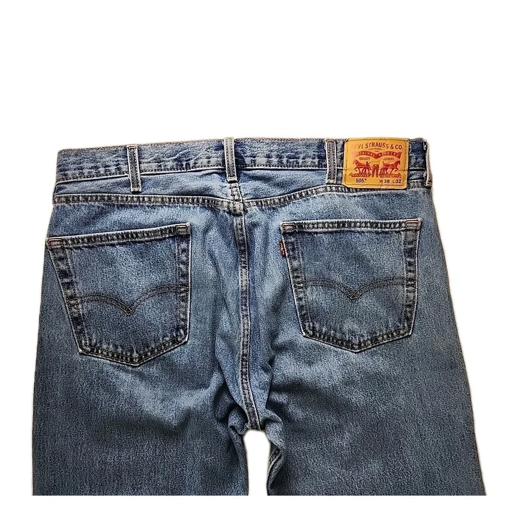 Levi's 505 Jeans Mens 38x32 Straight Leg Regular Fit Medium Wash Western Classic
